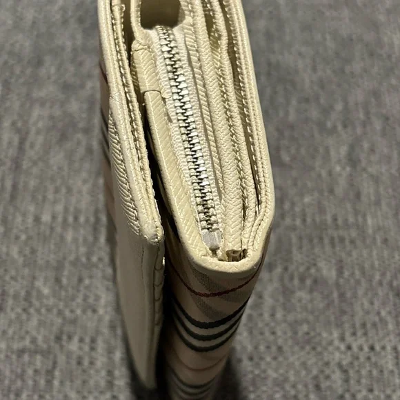 Burberry with COA Beige and Black Checkered Wallet authentic - Picture 5 of 14